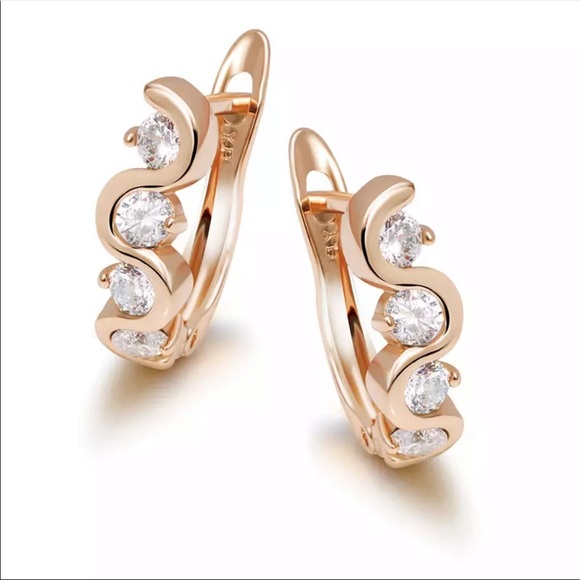 Jewelry - New 18K Gold Plated Oval Round Hoop Earrings